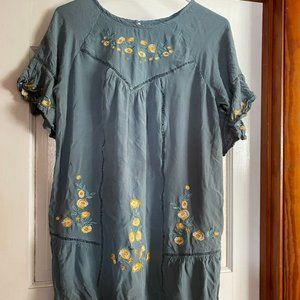 Cute cozy blouse perfect for spring time or summer river hangs